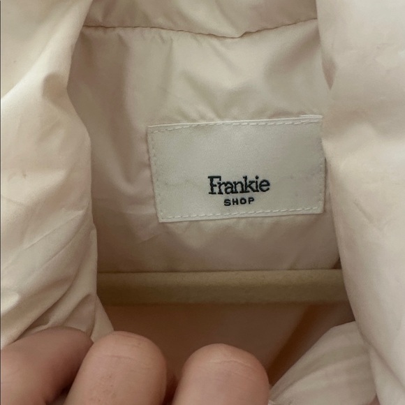 Frankie Shop belted cloud sleeveless puffer vest. - Picture 2 of 4